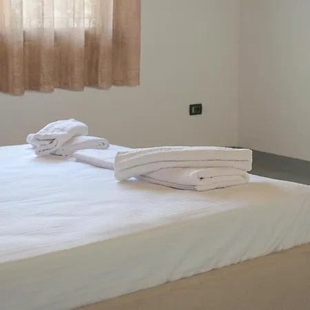 Honey Bee Hostel *